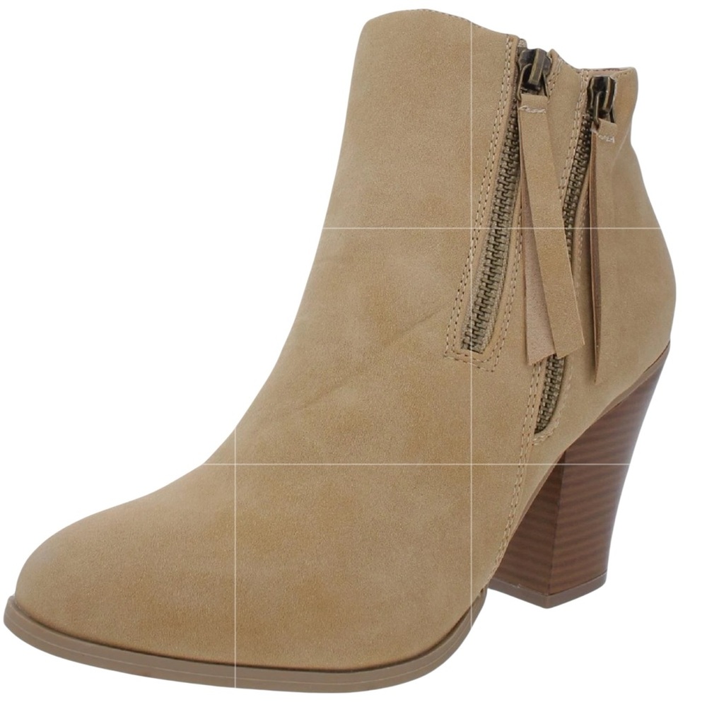NWT Journee Collection Almond‎ Toe Tan Ankle Booties size 6